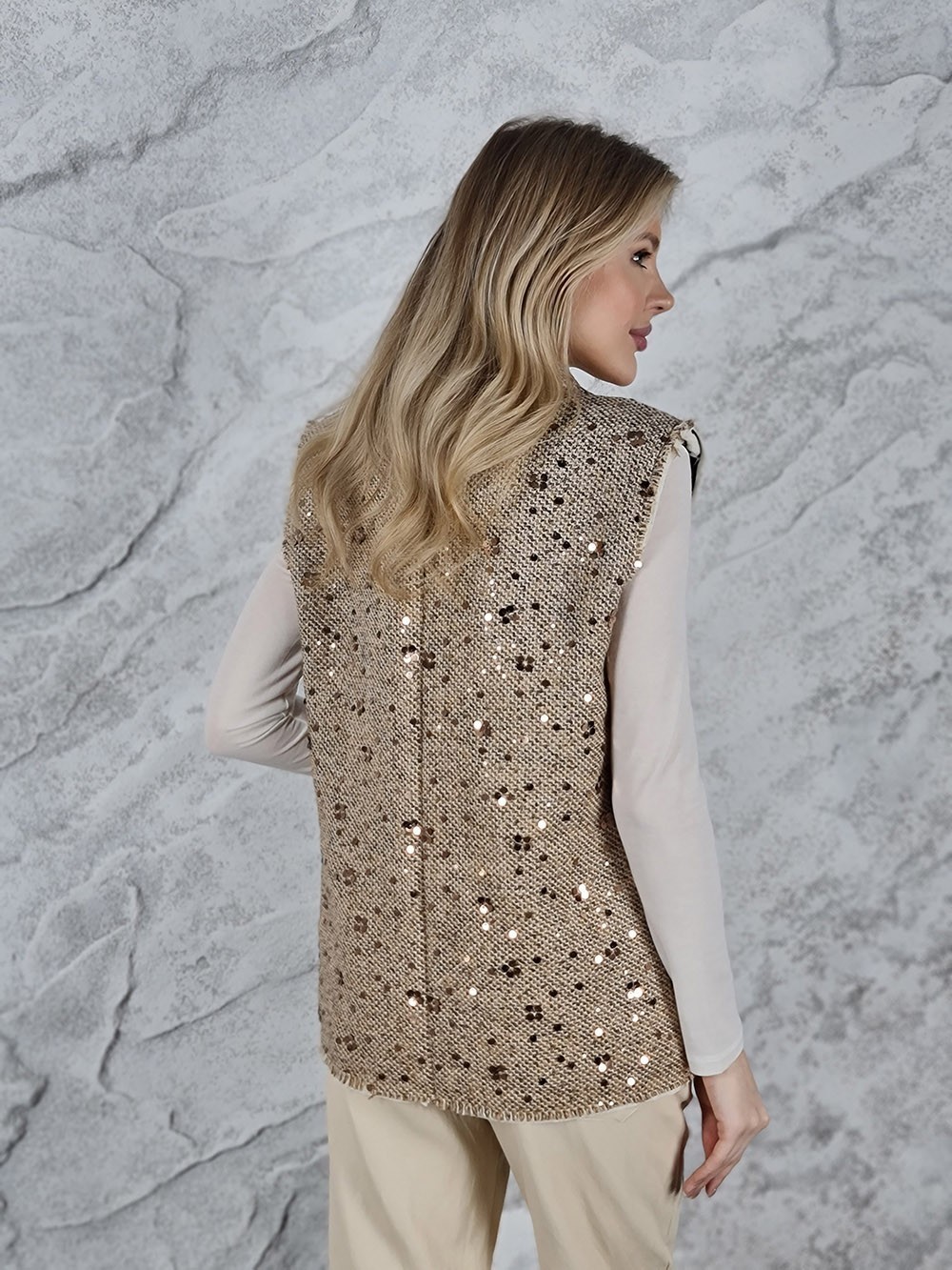 Жилет MIHO'S с пайетками бежевый, фотография №4