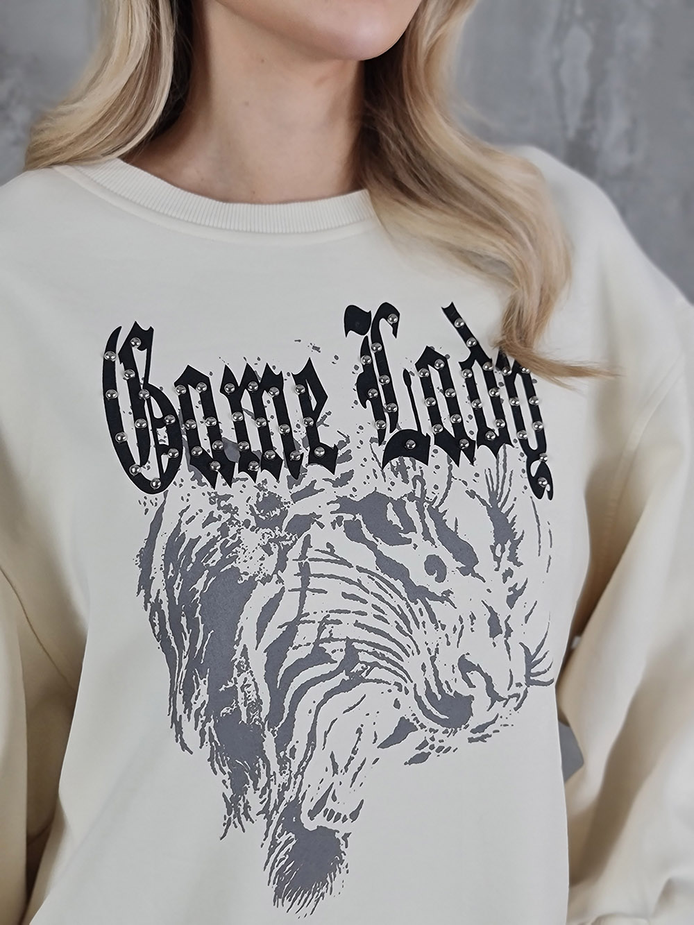 Свитшот Souvenir с надписью и принтом тигр молочный, фотография №2