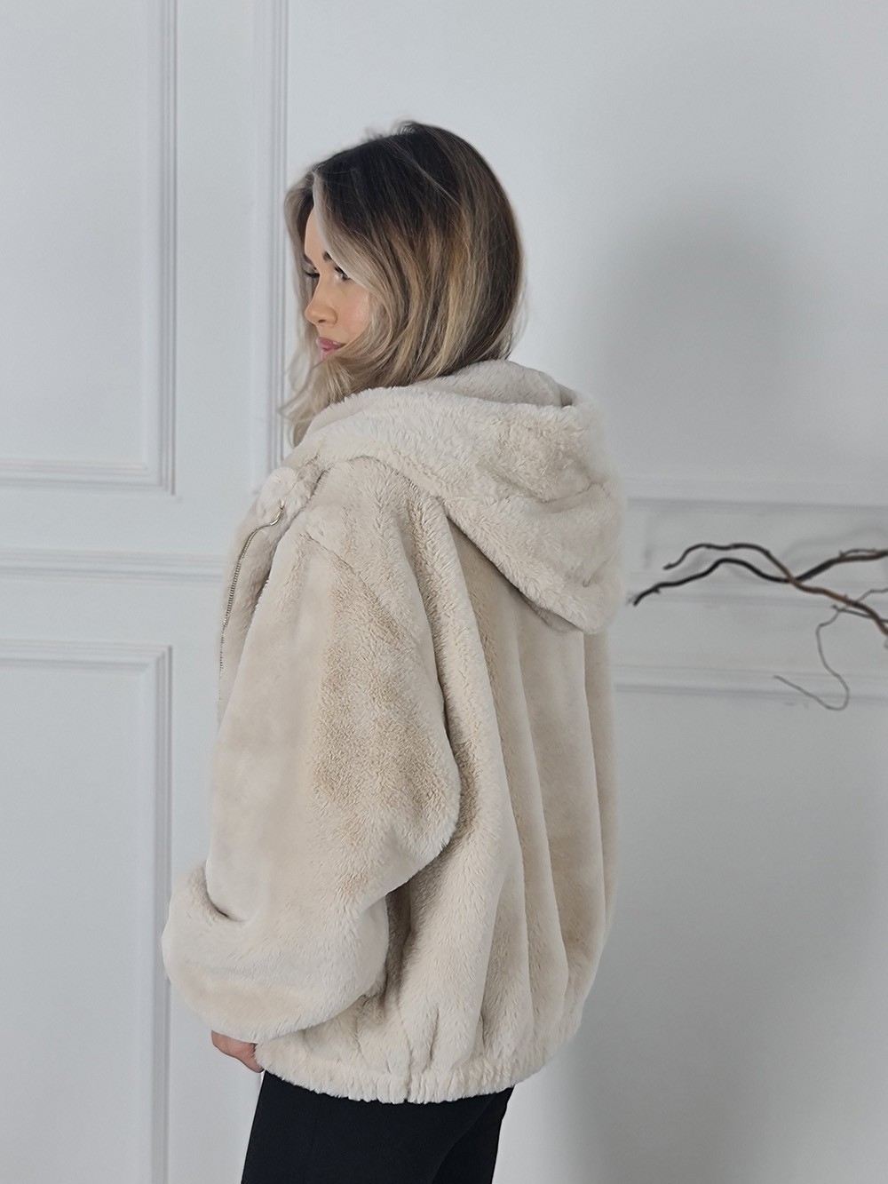 Экошуба ONE LOVE с капюшоном короткая бежевая, фотография №4