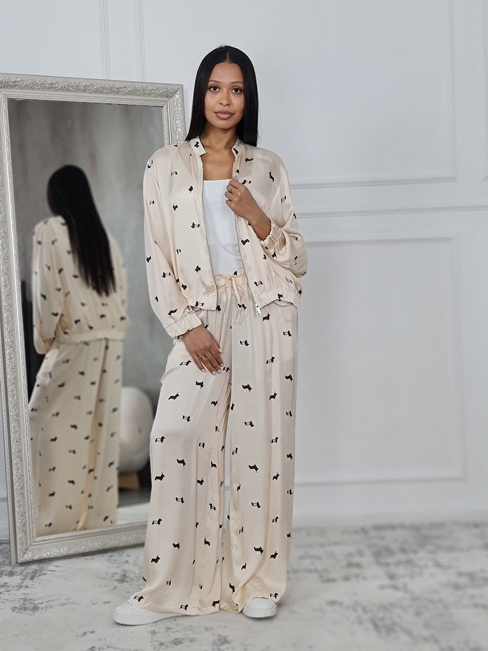 Костюм атласный New Collection с таксами молочный , фотография №1