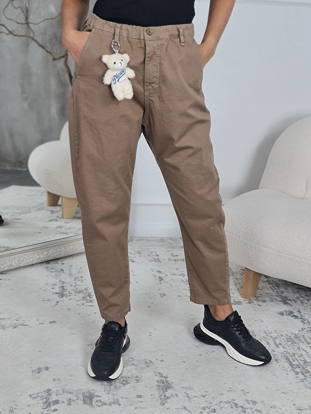 Джинсы коричневые с брелком медвеженок , фотография №1