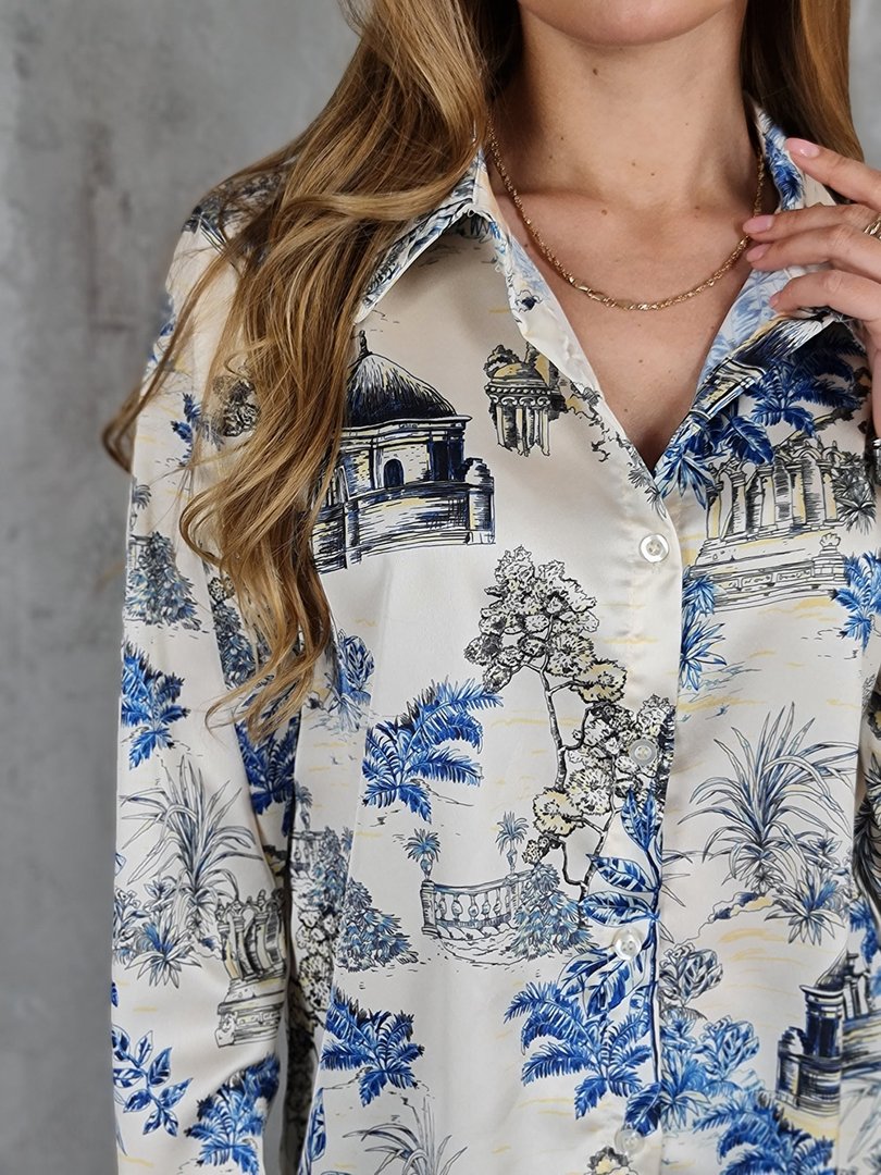 Рубашка Naiif атласная с голубым принтом зданий и растений молочная, фотография №6