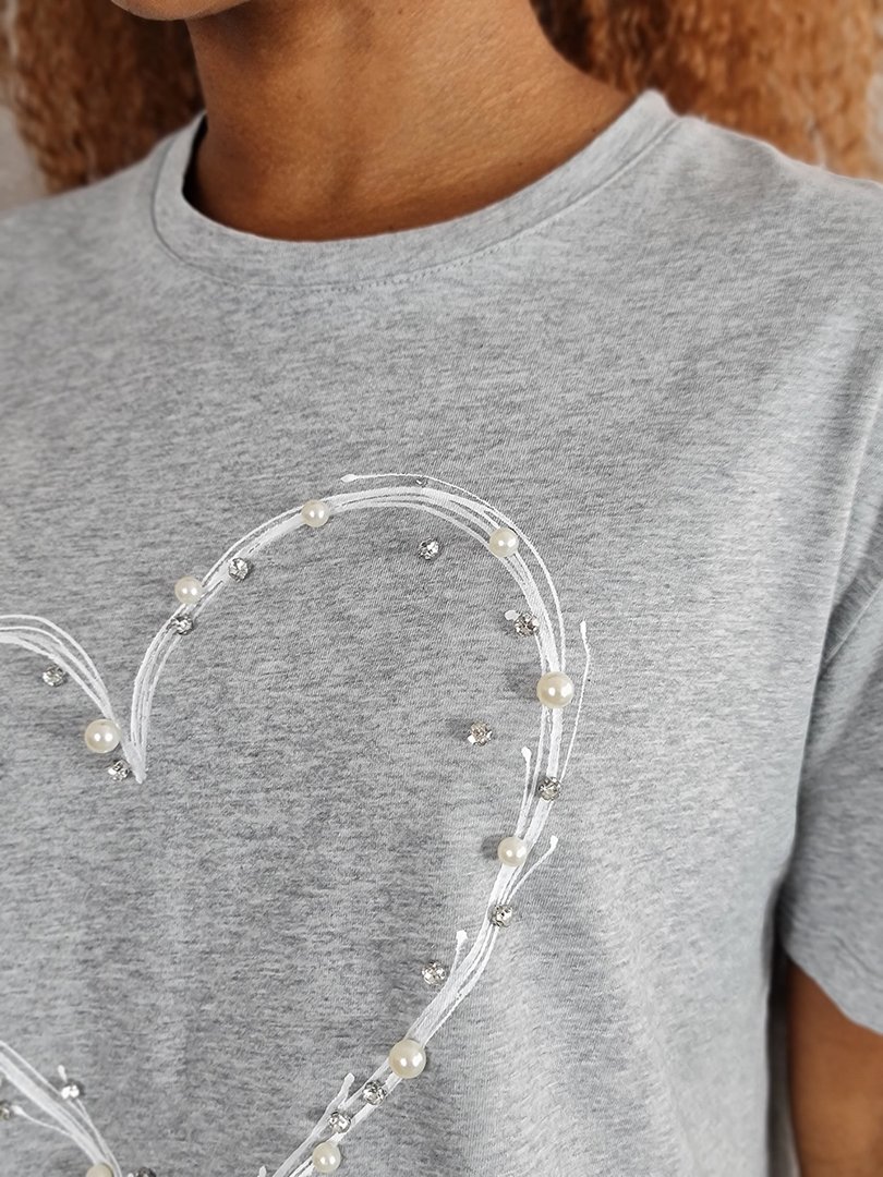 Футболка Lumina с сердечком из камушек на груди серая, фотография №2