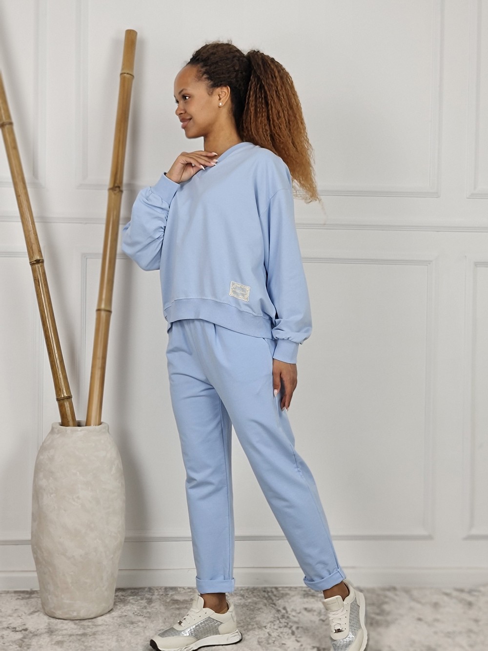 Костюм ONE LOVE свитшот с V-образным вырезом и брюки голубой, фотография №1