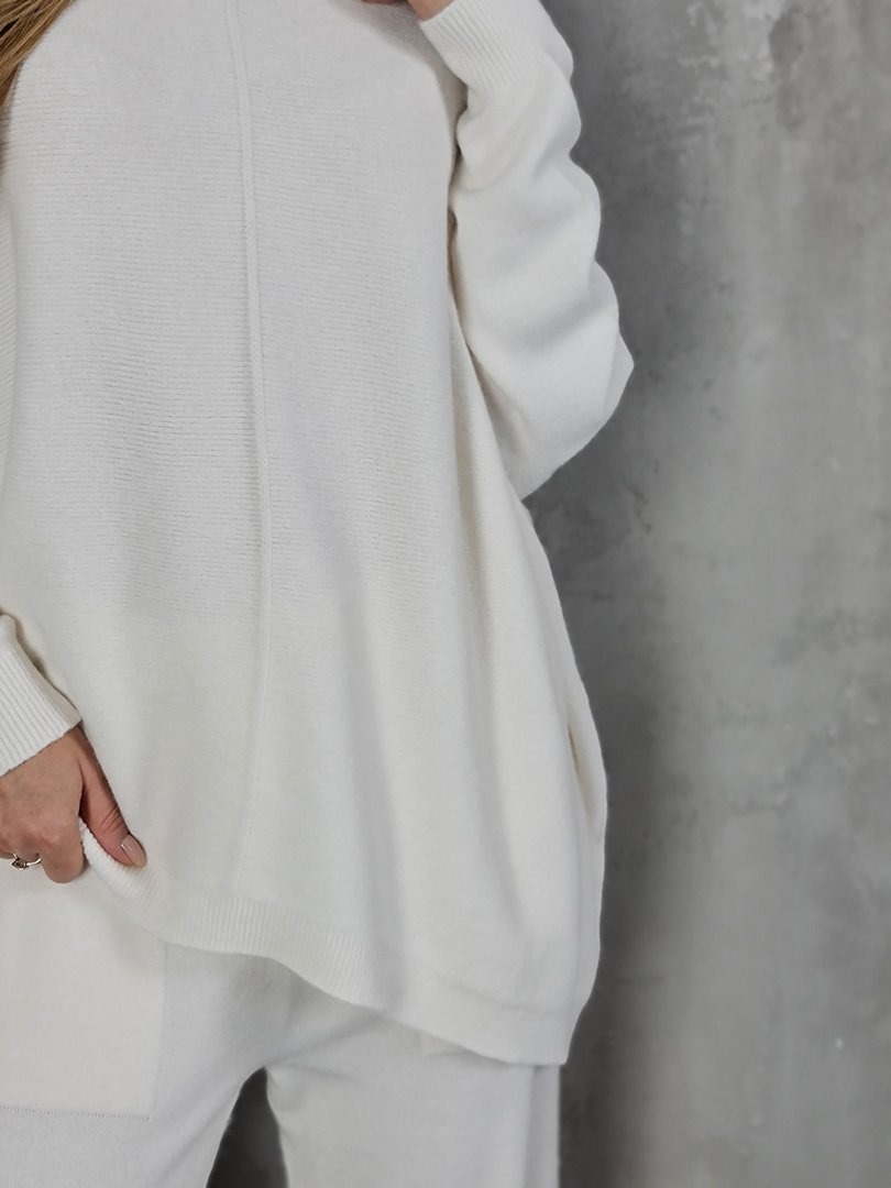 Костюм J&J свободный джемпер и брюки клёш молочный, фотография №4