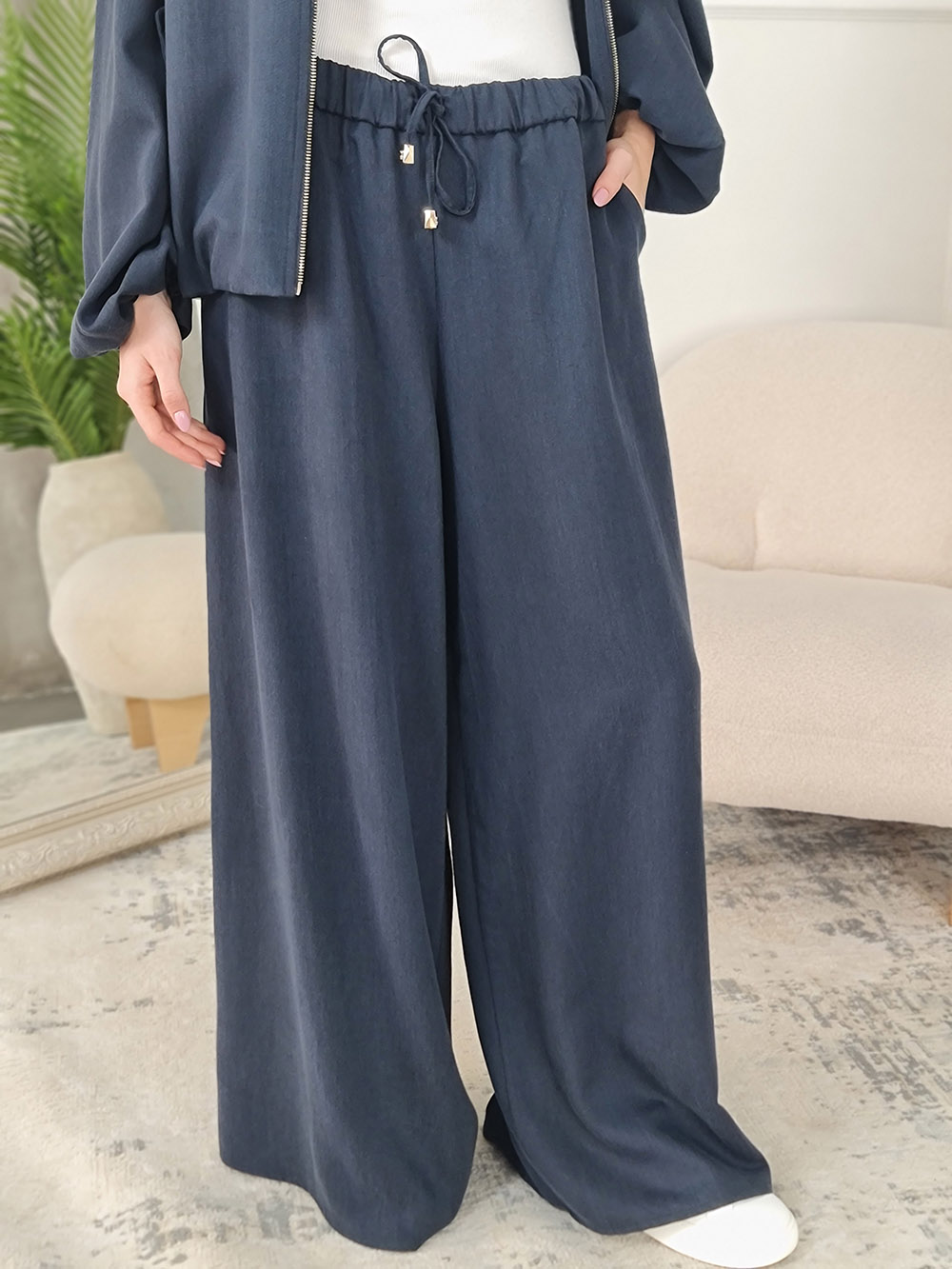 Брюки CLOTHÉ на резинке плотная ткань темно-синие, фотография №1