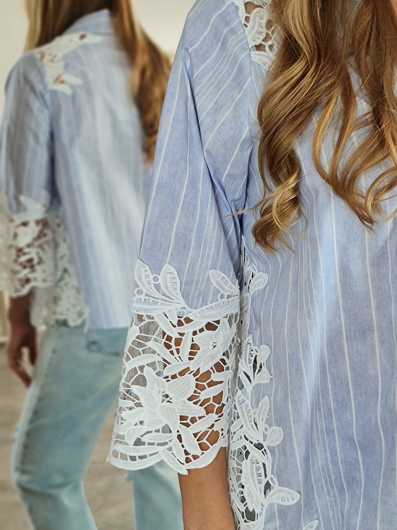 Рубашка LAMIAR с белую полоску с кружевными вставками голубая, фотография №4