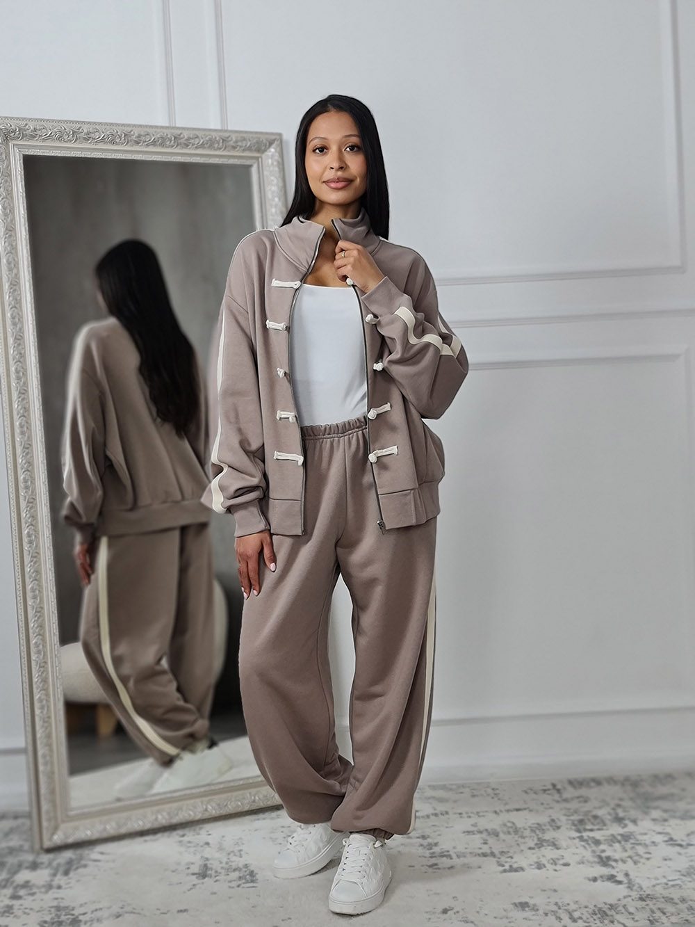 Костюм Imperial спорт кофта с декором и брюки тауп, фотография №1
