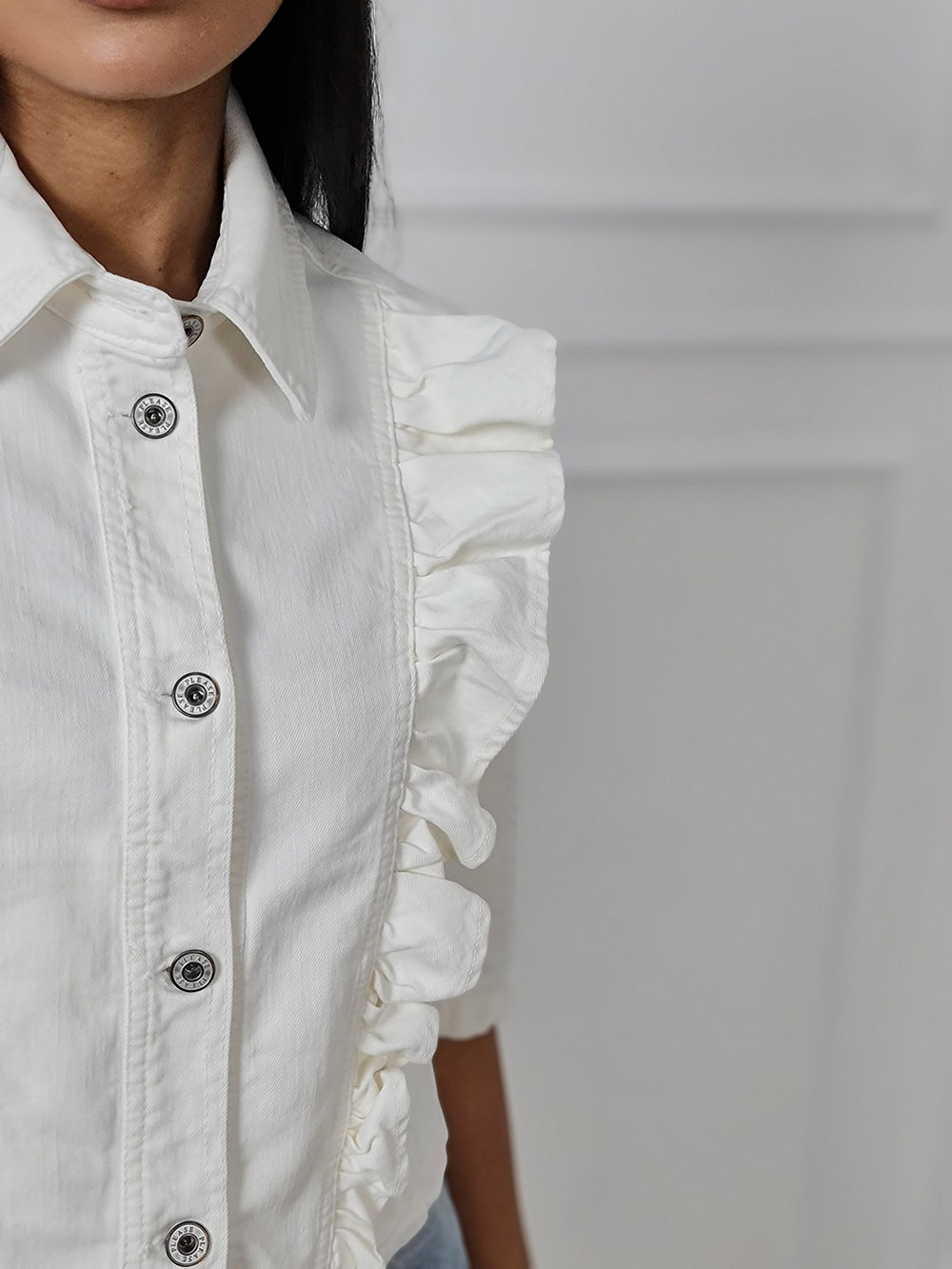 Рубашка джинсовая Please с рюшами молочная , фотография №2