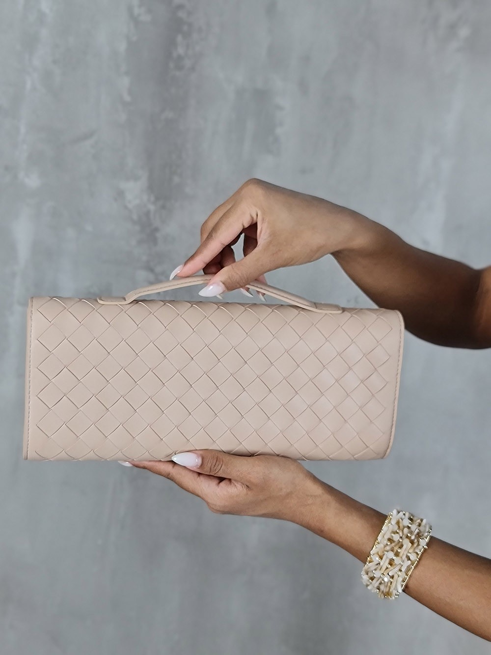 Сумка-клатч My Little Italy с золотой застежкой пудра, фотография №3