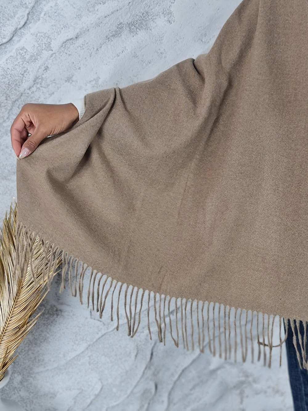 Палантин Vane.dy с бахрамой тауп, фотография №2