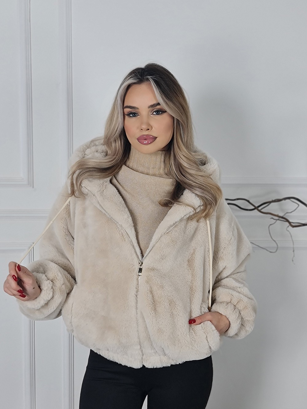 Экошуба ONE LOVE с капюшоном короткая бежевая, фотография №5