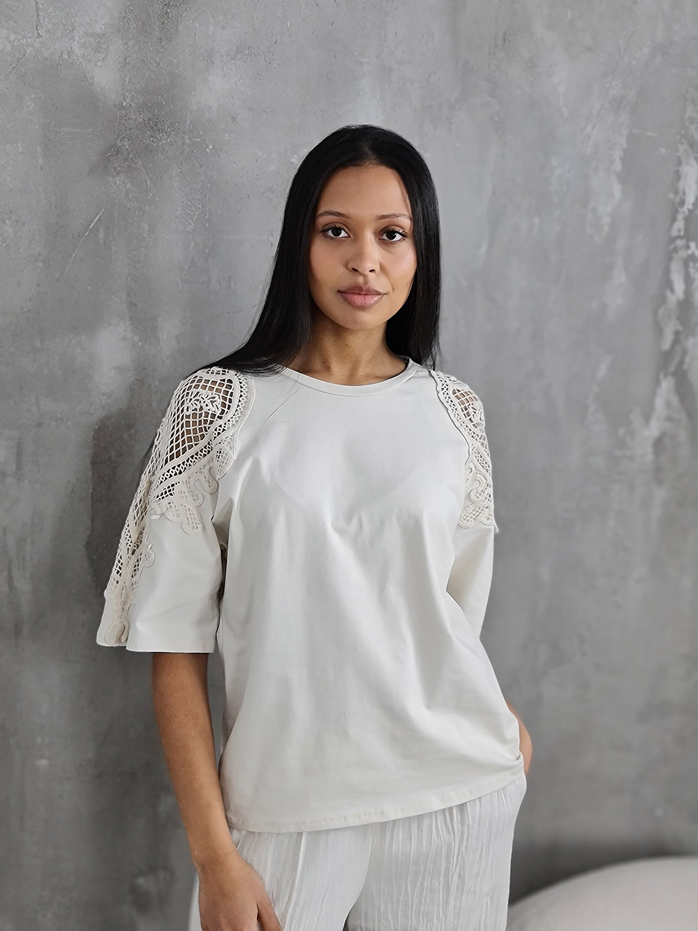 Футболка MIHO'S с вышивкой на плечах кремовая , фотография №1