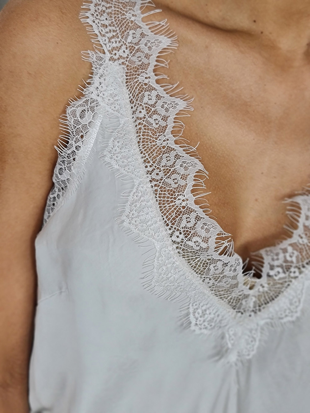 Топ WI&CO с кружевом на тонких бретелях серебрянный   , фотография №3