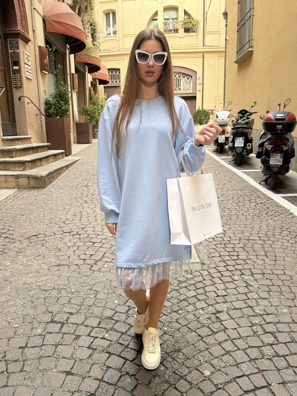 Платье Vicolo с кружевом внизу голубое, фотография №1