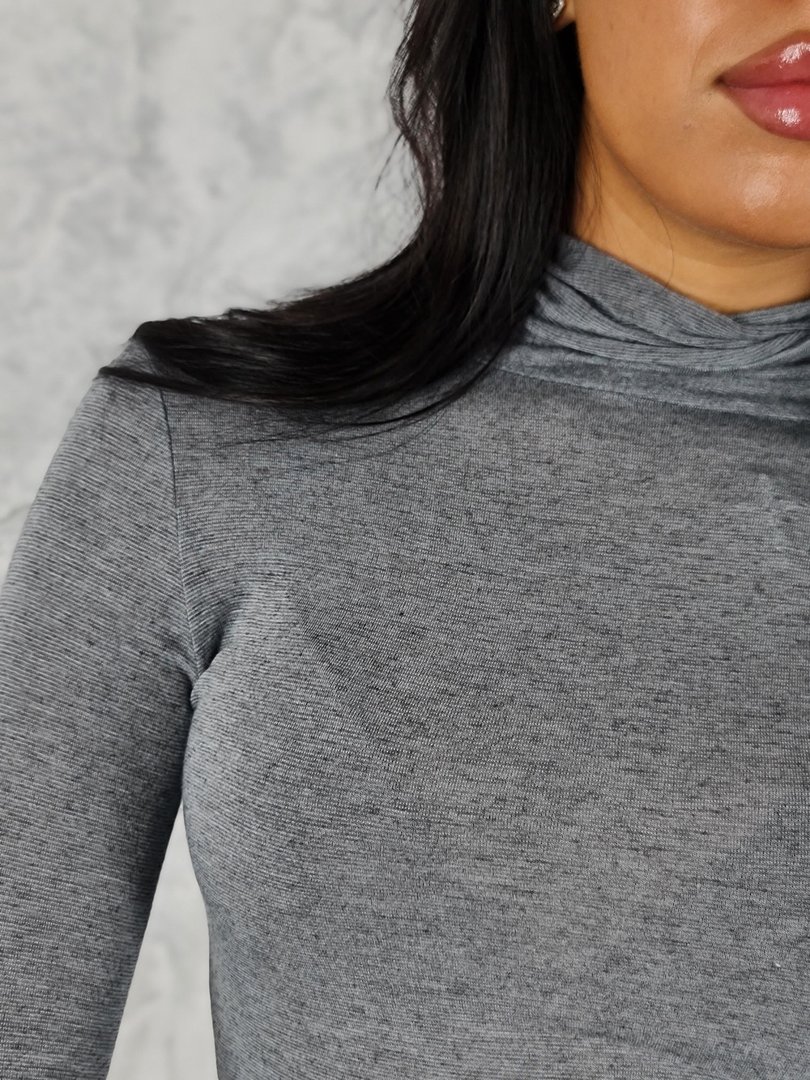 Водолазка Naiif серая, фотография №3