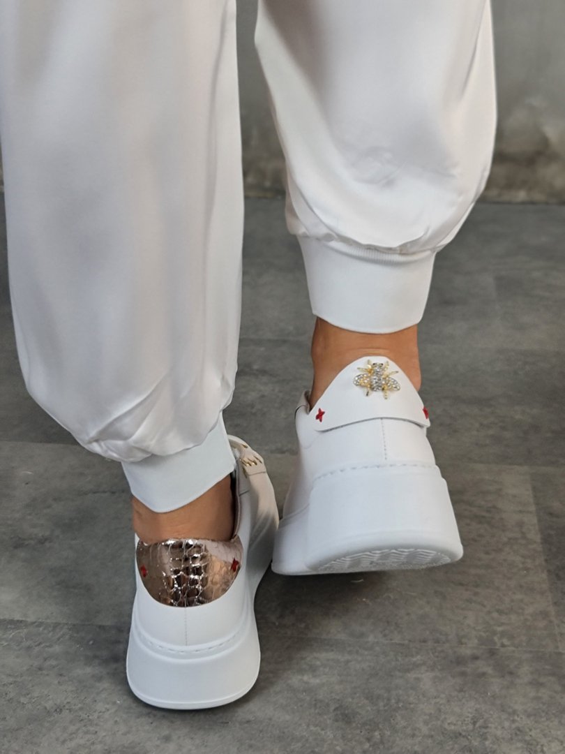 Кеды GIO+ с брошкой и пчелкой белые, фотография №3