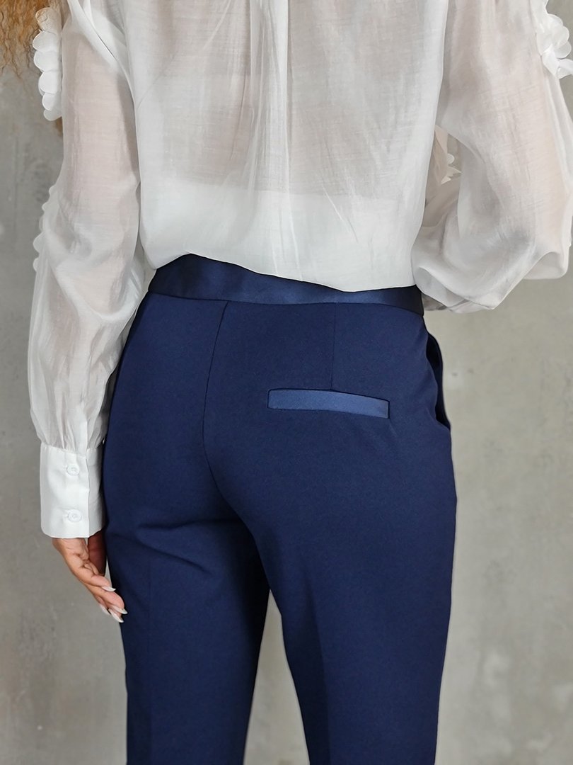 Брюки Imperial с атласным поясом на пуговице темно-синие , фотография №5