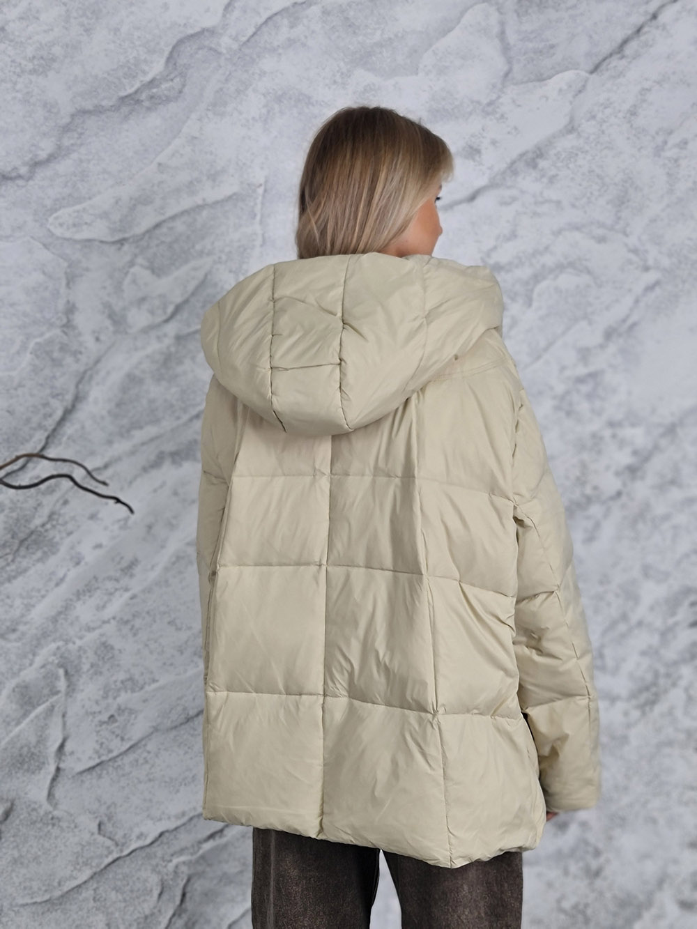 Куртка DEGREES шоколадный подклад с заклепками по бокам кремовая  , фотография №4