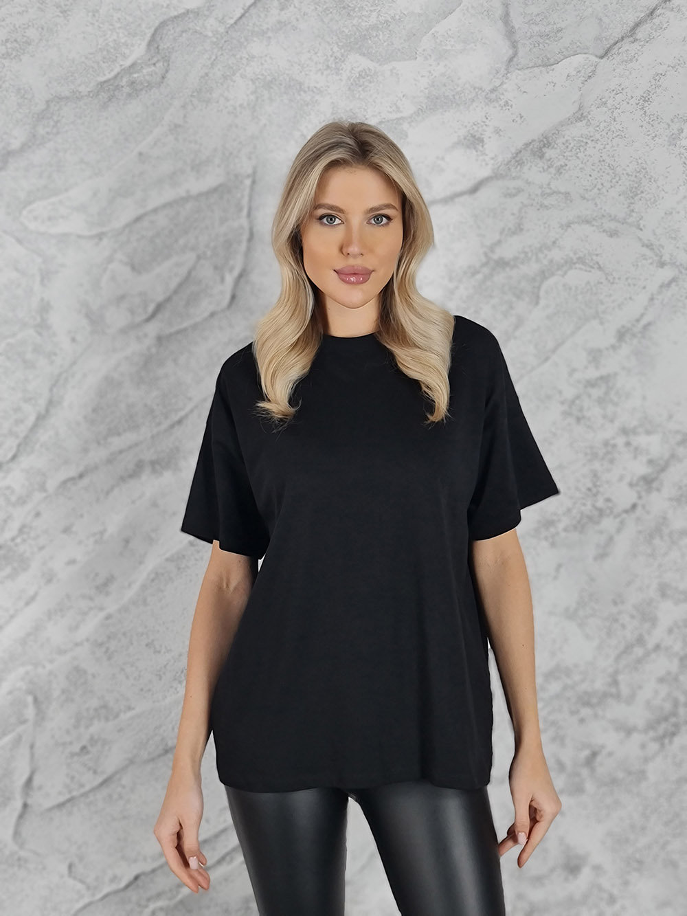 Футболка Vicolo базовая свободного кроя черная, фотография №1