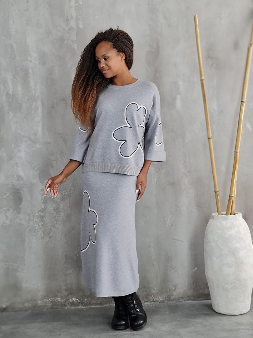 Костюм BEAUTY WOMEN джемпер с вышивкой и юбка серый, фотография №3