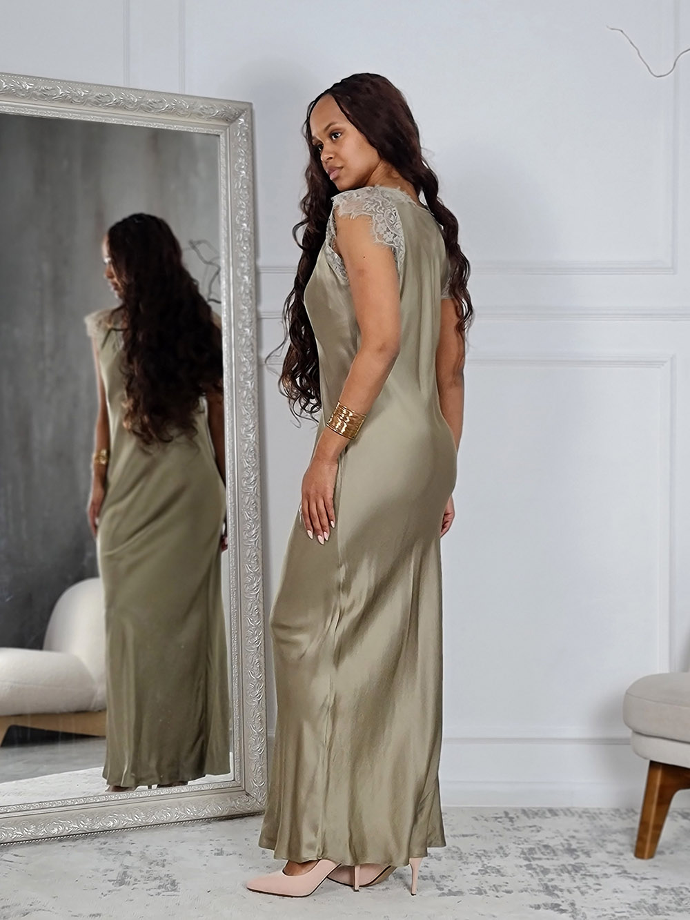 Платье CLOTHÉ длинное с кружевом на рукавах бежевое, фотография №2