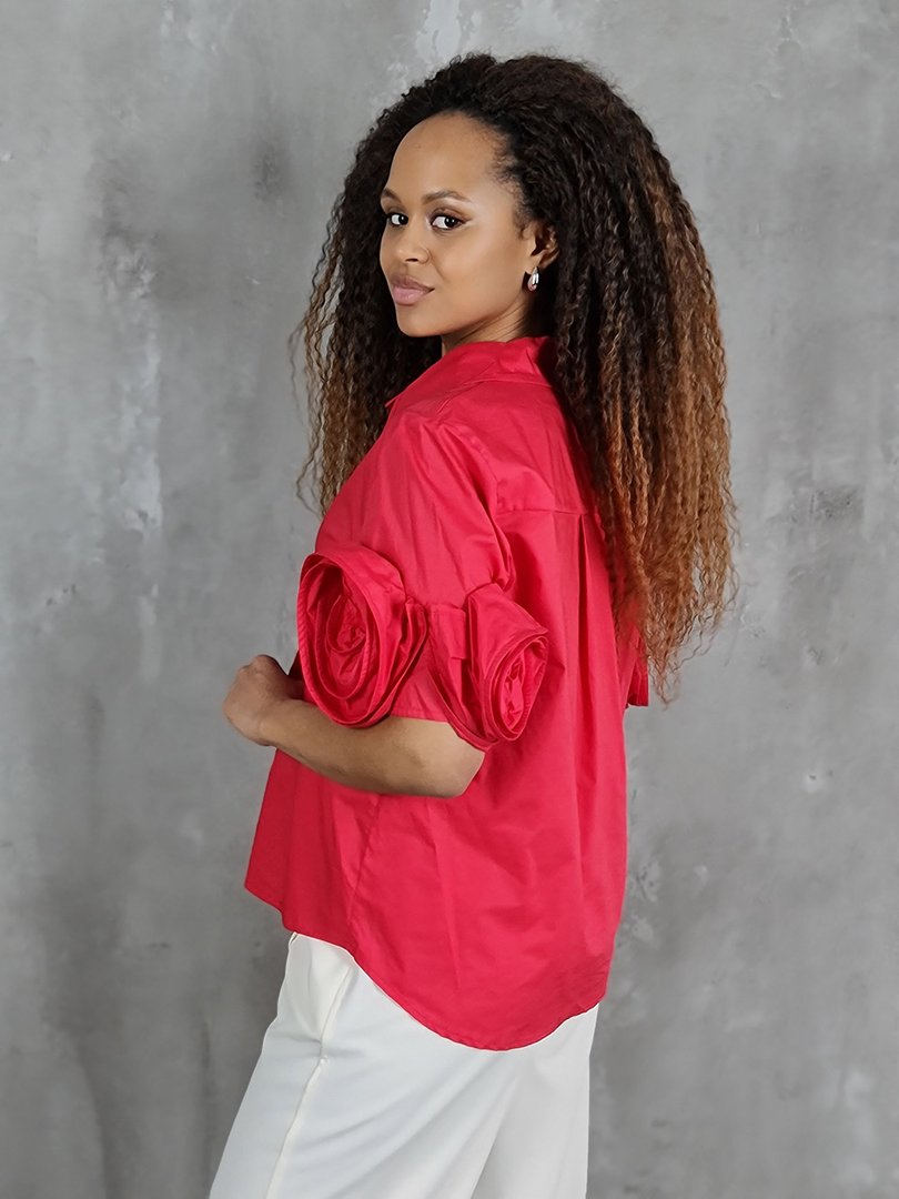 Рубашка MIHO'S с оригинальными цветами на рукавах красная, фотография №3