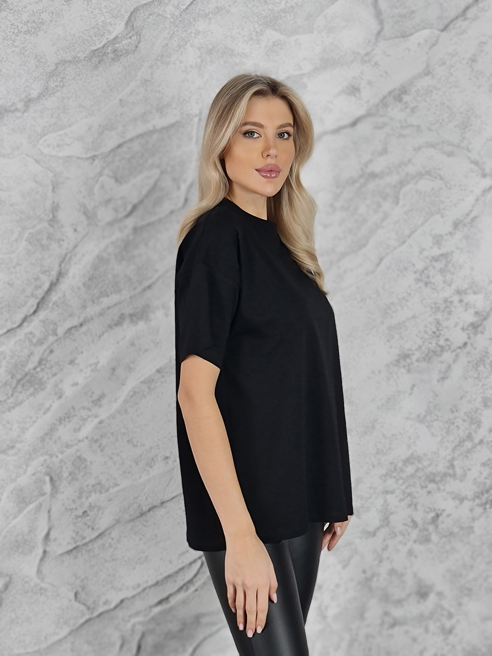 Футболка Vicolo базовая свободного кроя черная, фотография №2