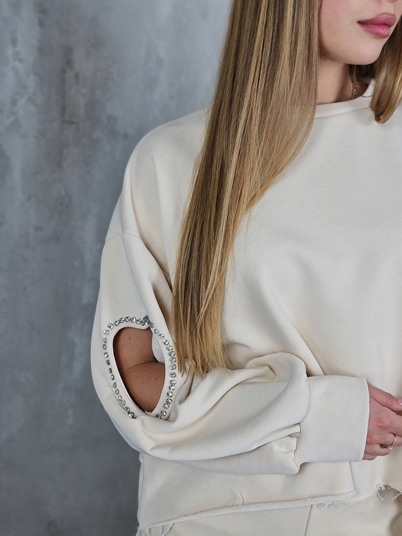 Костюм MIHO'S свитшот с прорезями и стразами на рукавах и брюки бежевый, фотография №4