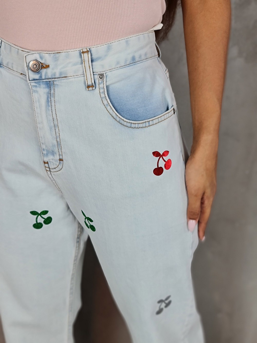 Джинсы Barbara Alvisi с принтом вишенки голубые, фотография №2