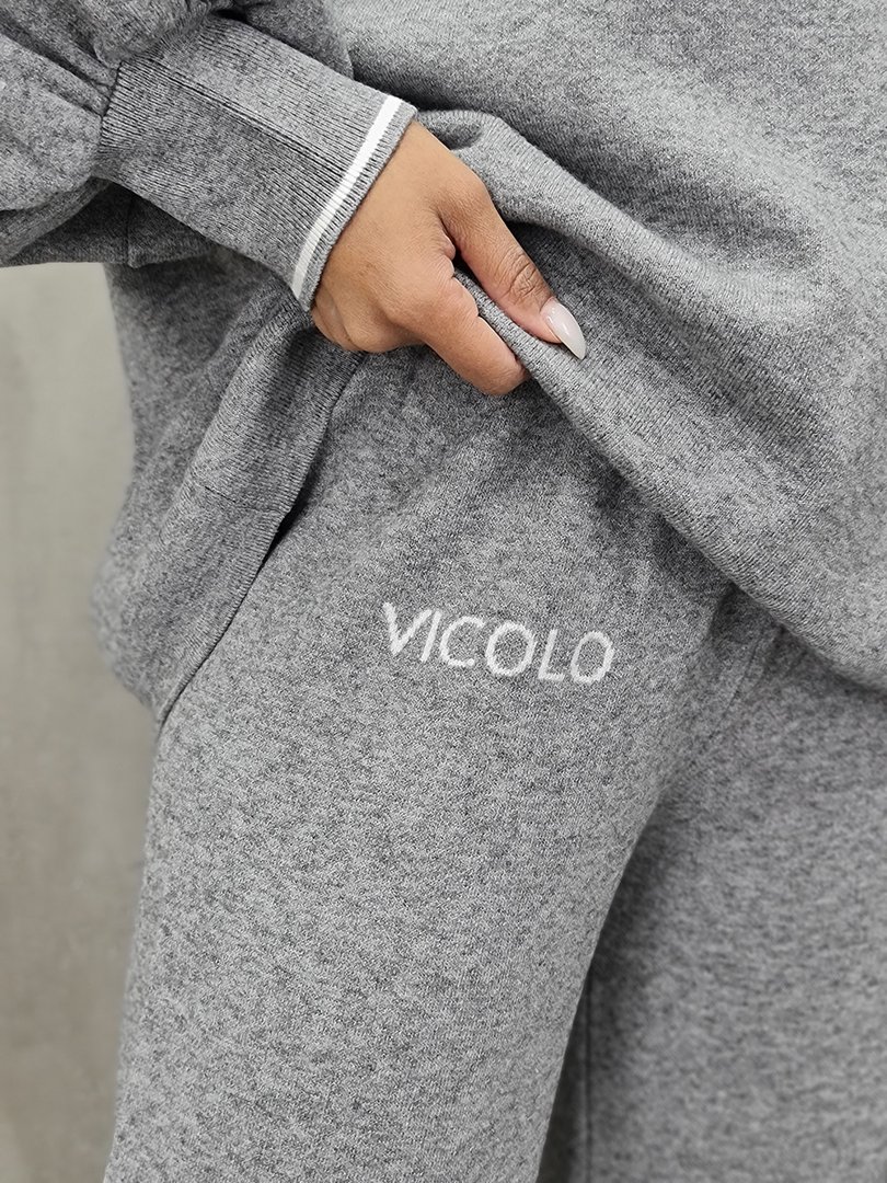 Костюм Vicolo джемпер с надписью Vicolo и брюки серый, фотография №2