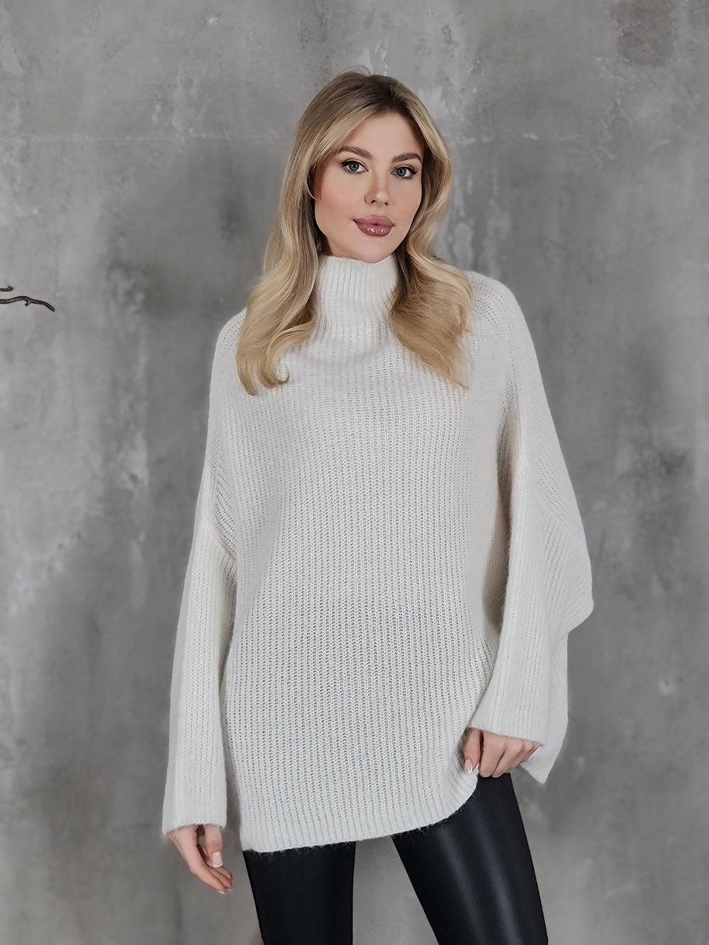 Свитер оверсайз Kontatto с воротом молочный, фотография №1