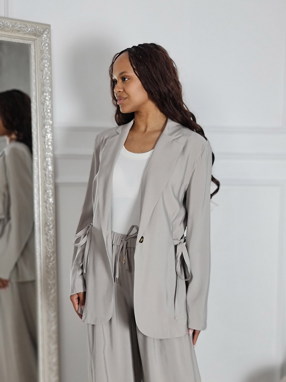 Костюм CLOTHÉ тонкий брюки и пиджак сбоку на завязках серый, фотография №2