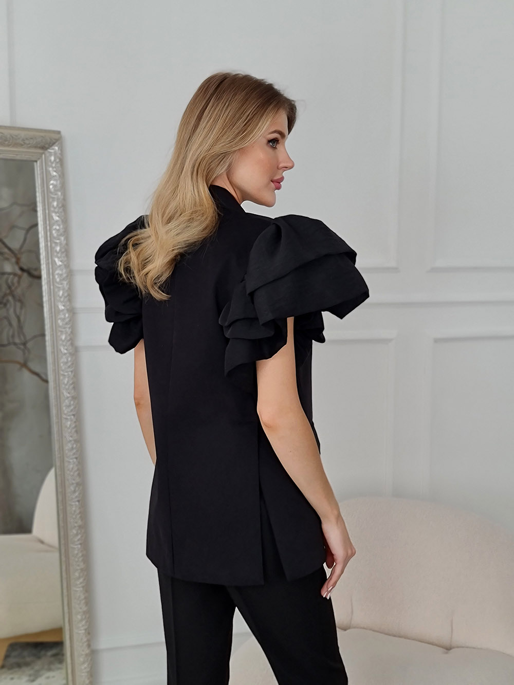 Жилет Souvenir с воланами на рукавах черный, фотография №4
