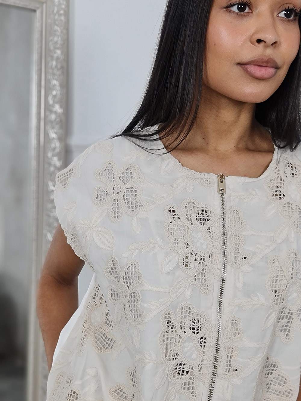 Жилет MIHO'S с вышивкой спереди кремовый , фотография №3