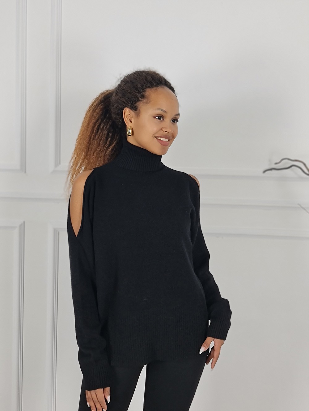 Джемпер King Kong с высоким горлом и открытыми плечами черный, фотография №1