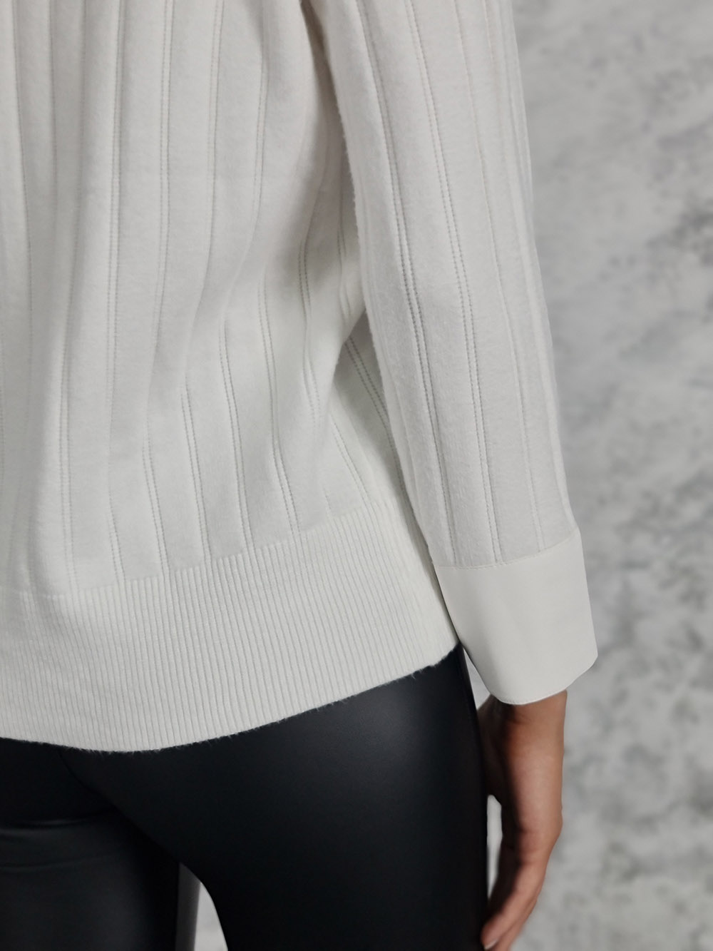 Поло Lara с вставками из экокожи белое, фотография №4