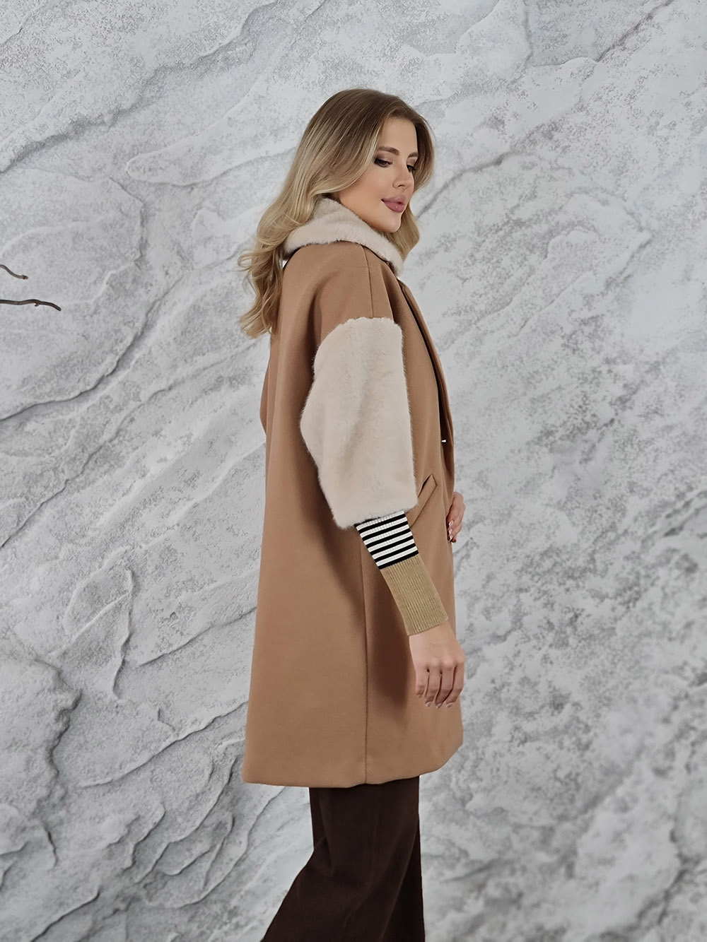 Пальто Maryley с меховыми вставками бежевое , фотография №2