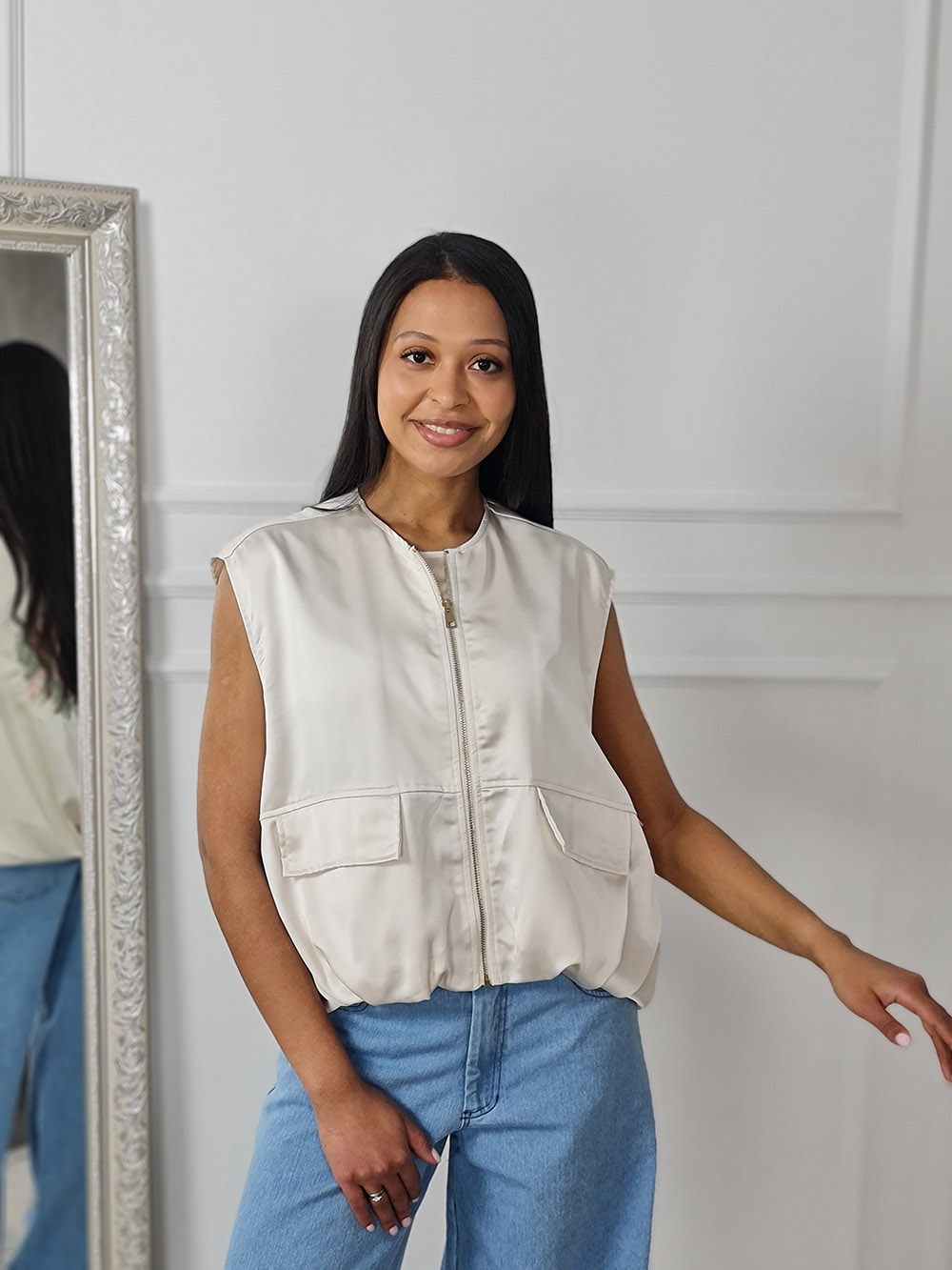 Жилетка MIHOs атласная с вышивкой розы на спине кремовая , фотография №1