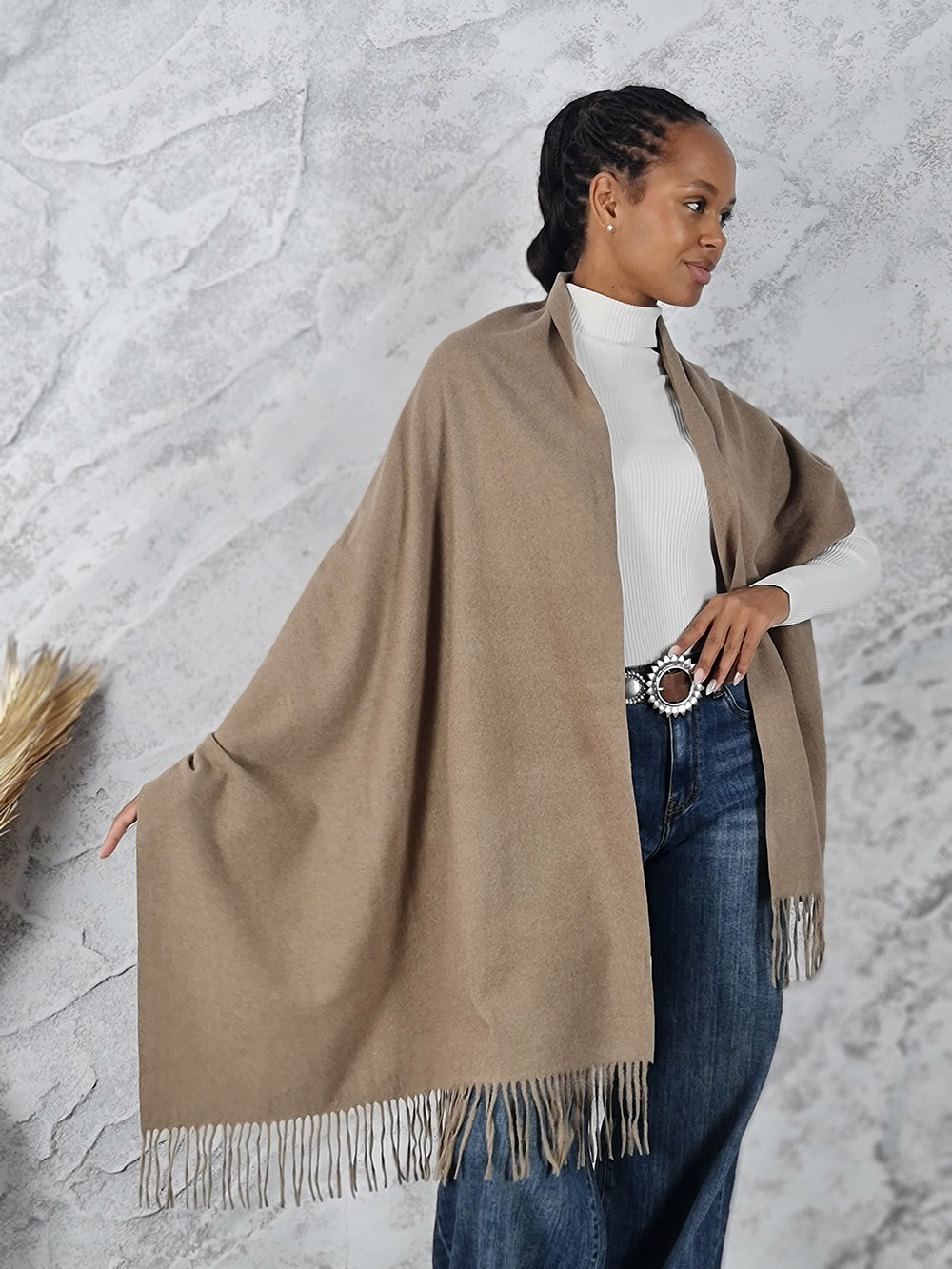 Палантин Vane.dy с бахрамой тауп, фотография №3