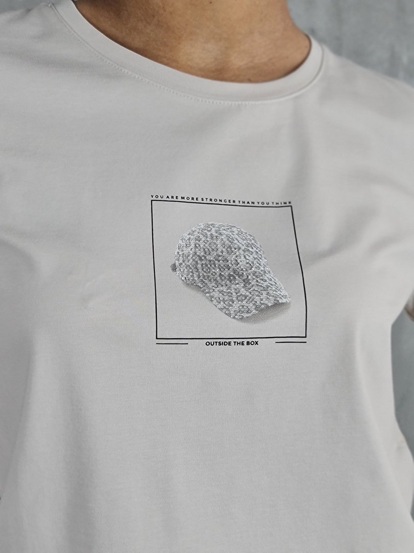 Футболка li.fe style с принтом кепки бежевая, фотография №2