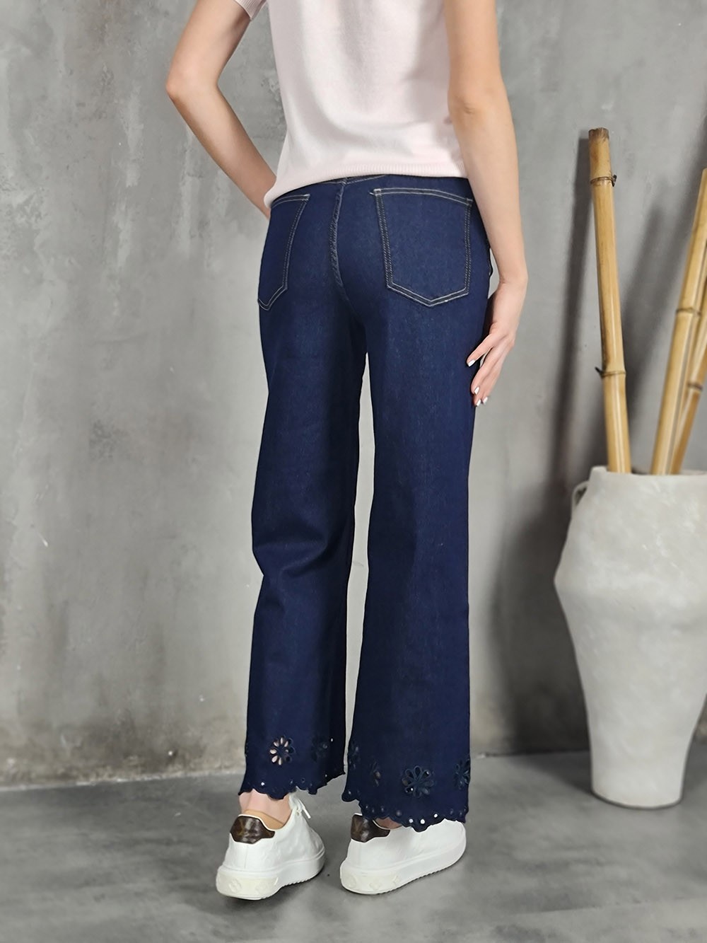 Джинсы Shaken с вырезанными цветами внизу темно-синие, фотография №3