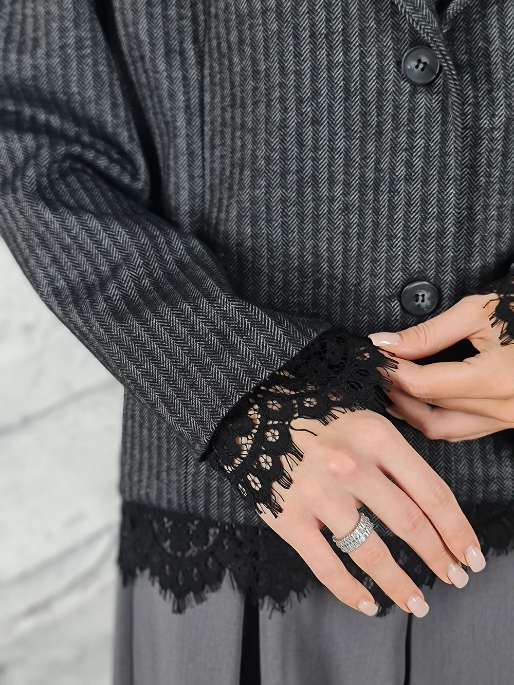 Пиджак Mitica&Co. в полоску графит с кружевом снизу, фотография №3