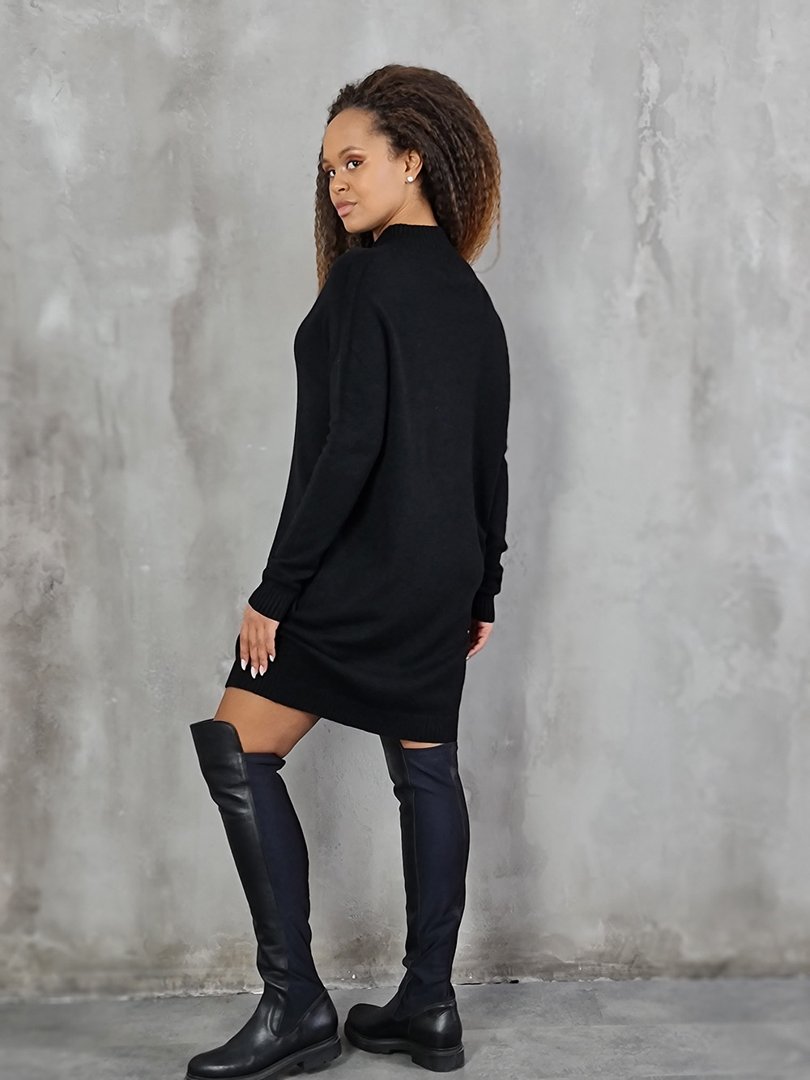 Платье Please теплое с воротом и карманами чёрное, фотография №3