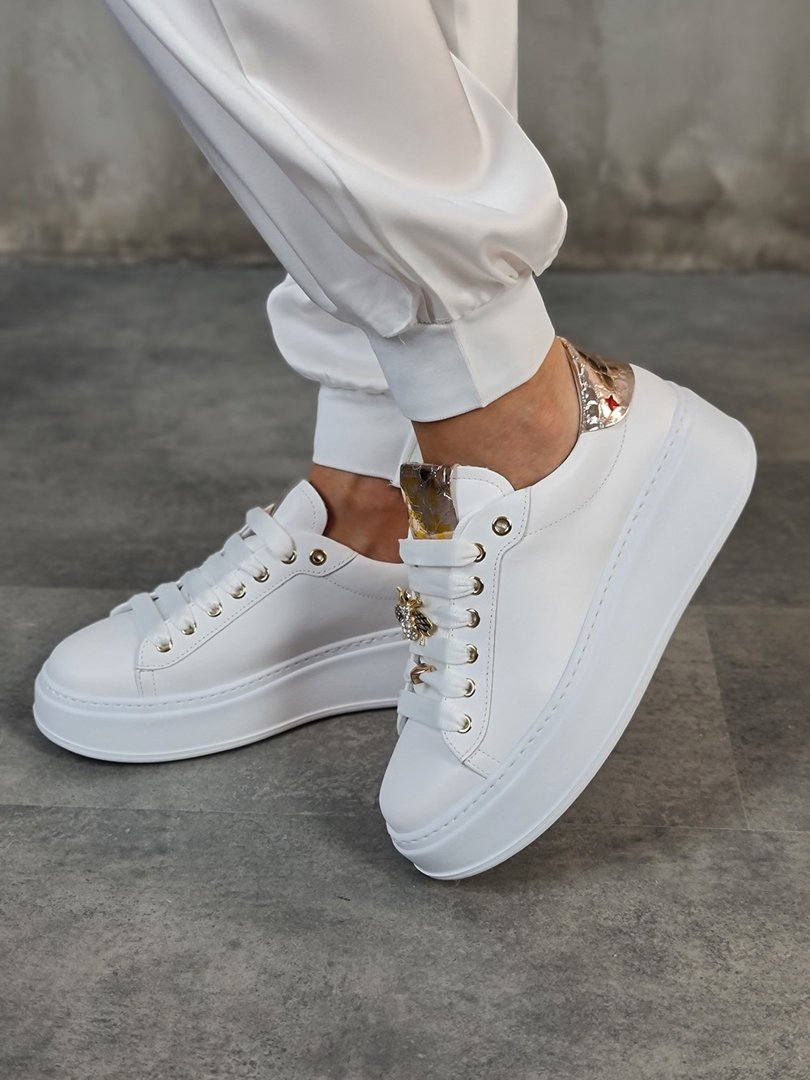 Кеды GIO+ с брошкой и пчелкой белые, фотография №4