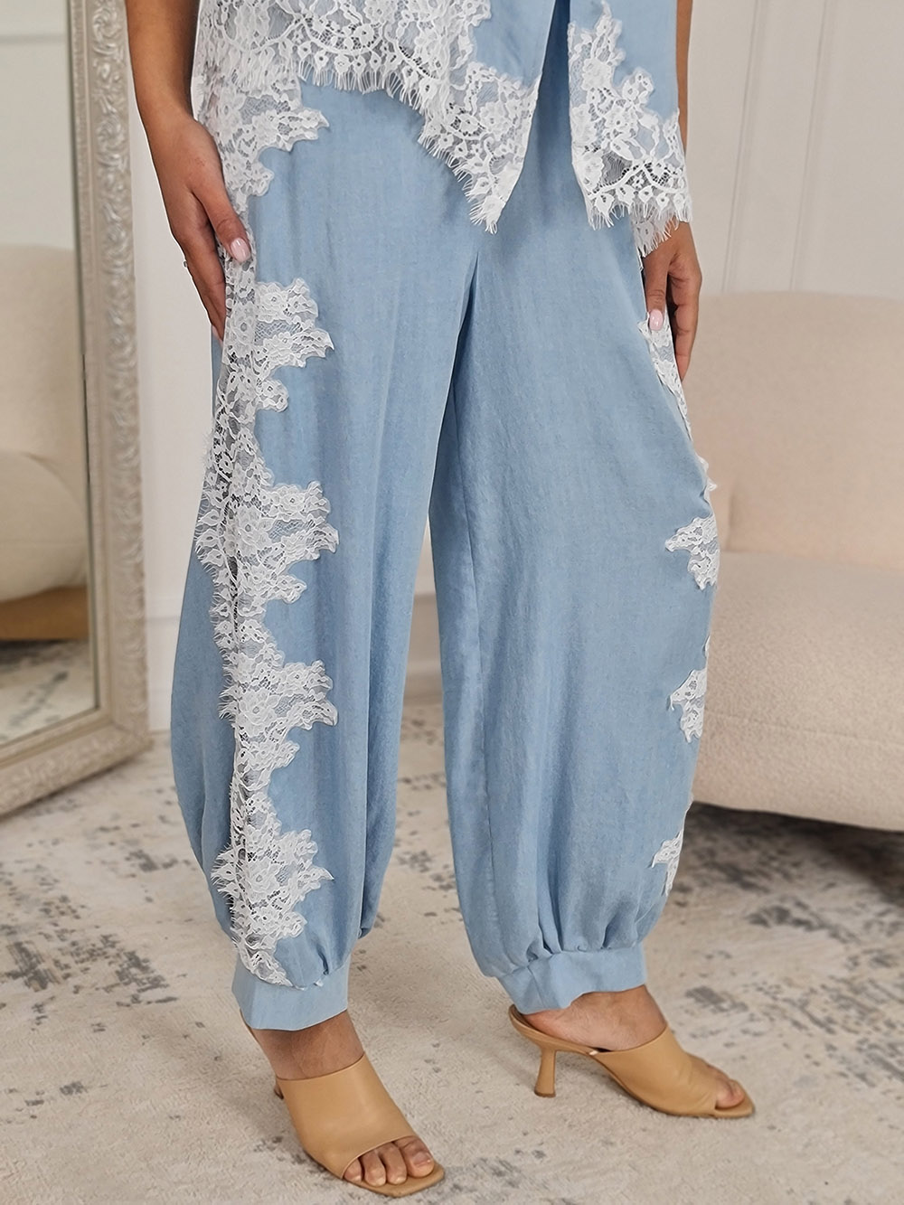 Брюки Imperial на резинке с кружевом по бокам голубые, фотография №1