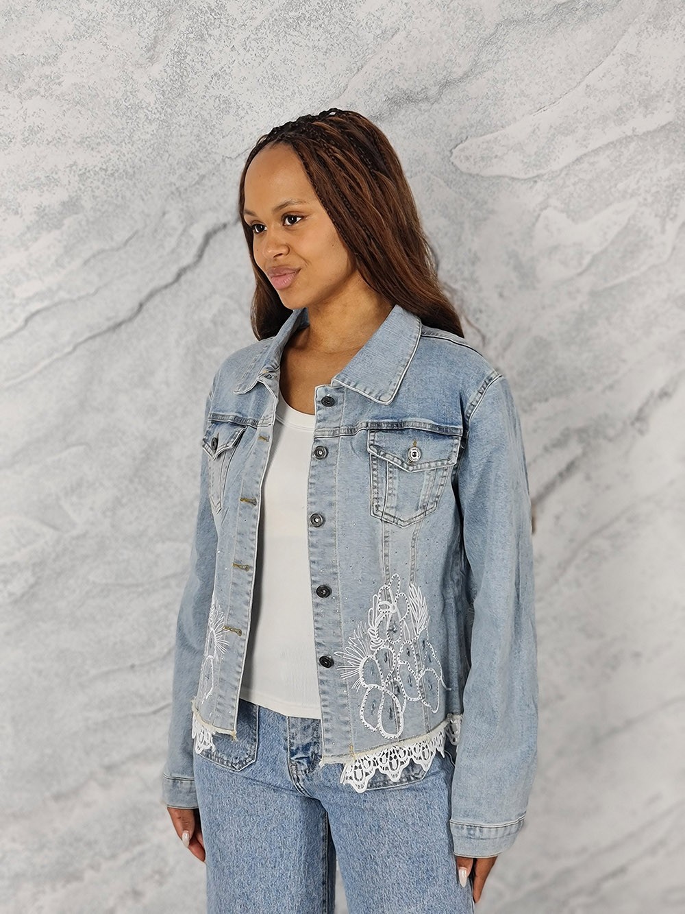 Джинсовая куртка Miss Kiss со стразами и кружевом голубая, фотография №1
