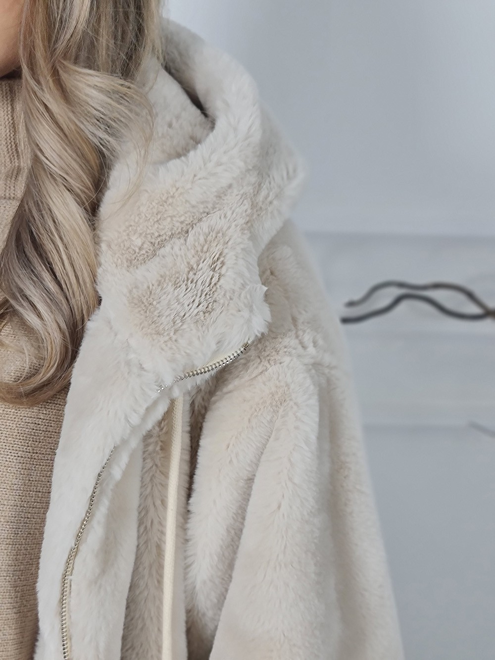 Экошуба ONE LOVE с капюшоном короткая бежевая, фотография №2