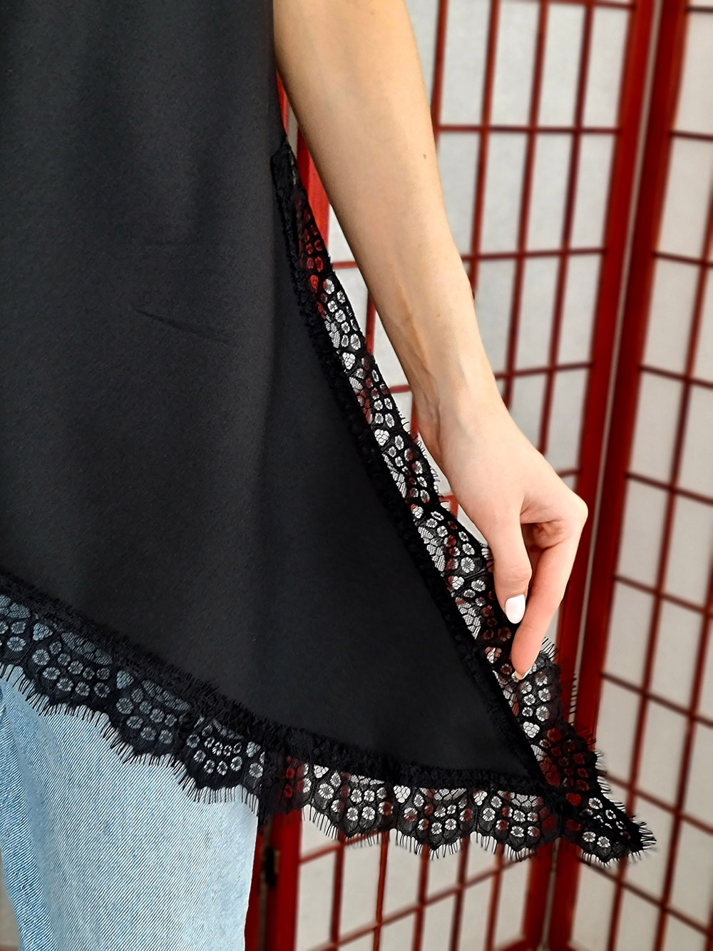 Жилет MIHOs с кружевом снизу черный , фотография №3