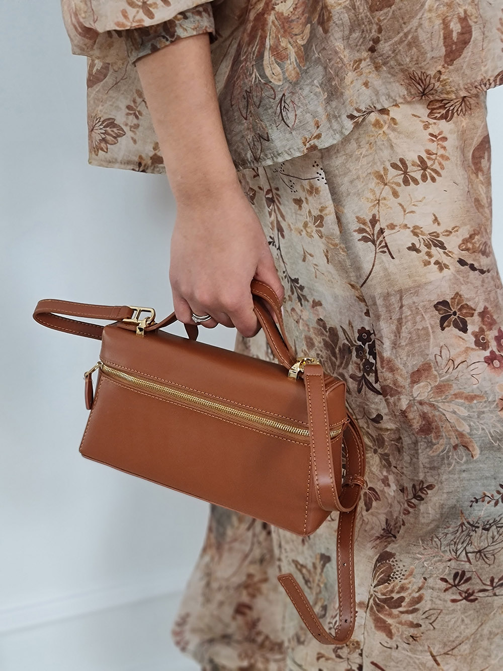 Сумка мини с сплошной молнией карамельная, фотография №2